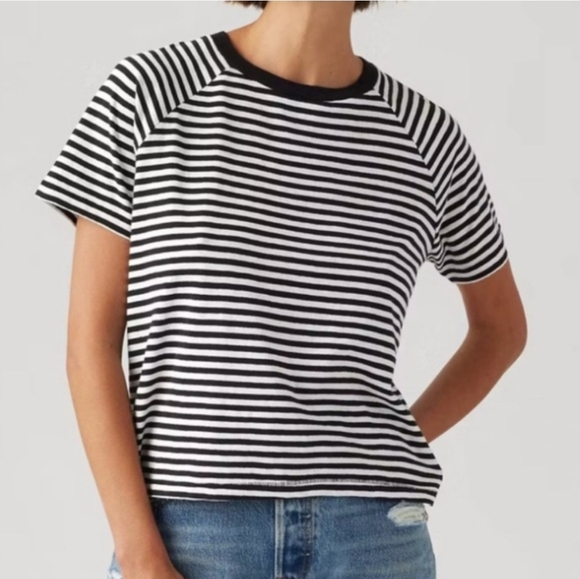 Levi's Tops - NWT Levi's Women's Striped Short Sleeve Standard Fit Cropped Boxy Game Day Tee